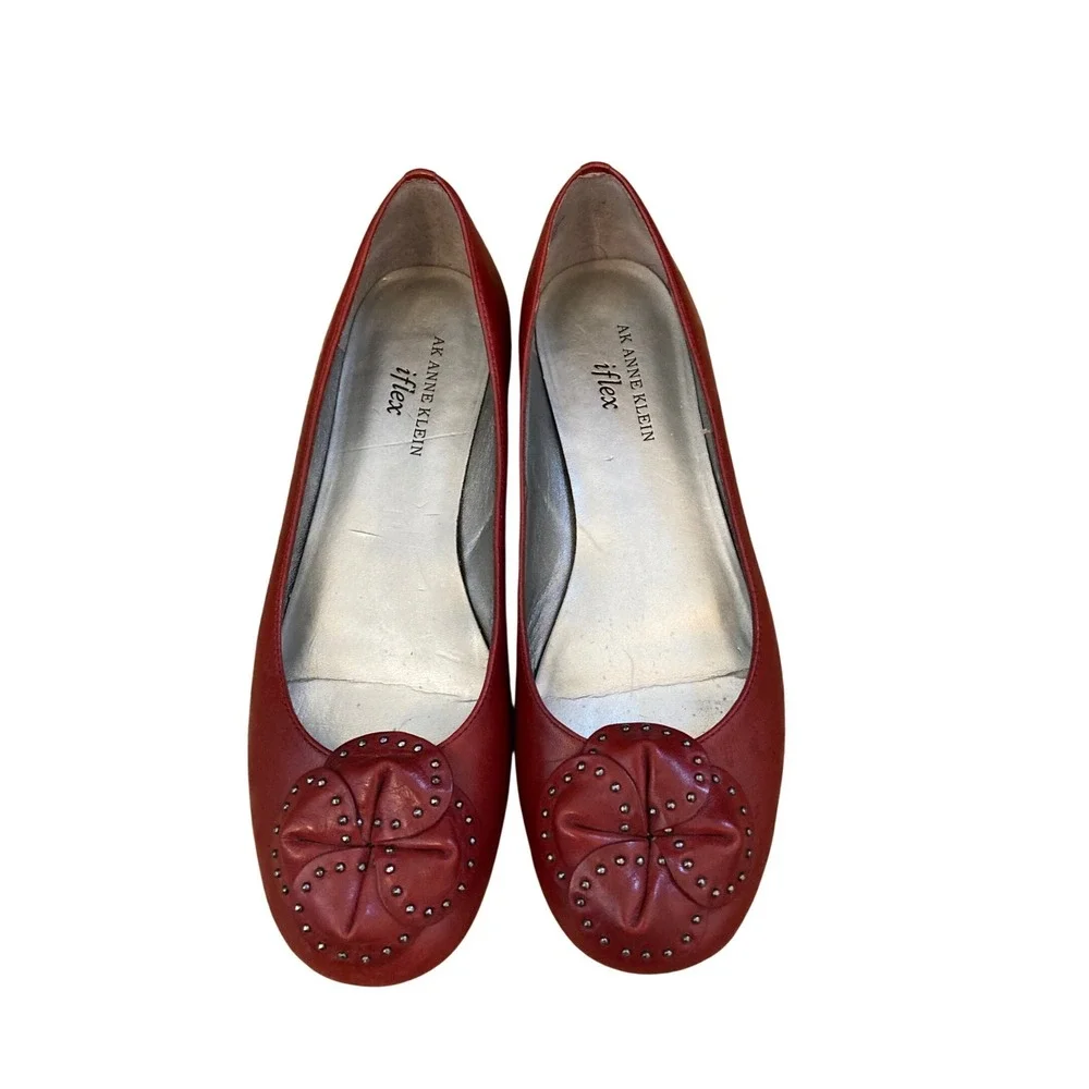 AK Anne Klein iFlex‎ Maaylen Red Leather Rosette Studded Ballet Flats Womens 7M